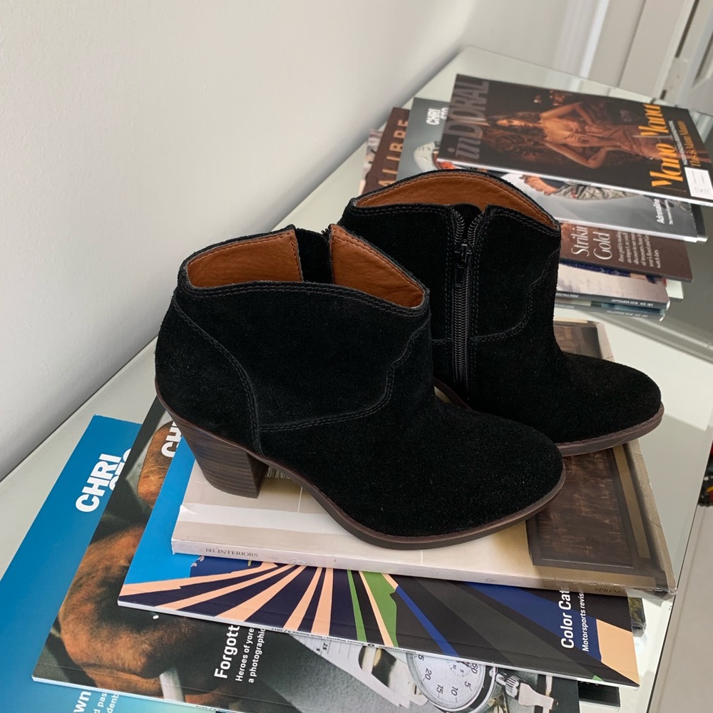 Beautiful boots - Picture 2 of 5